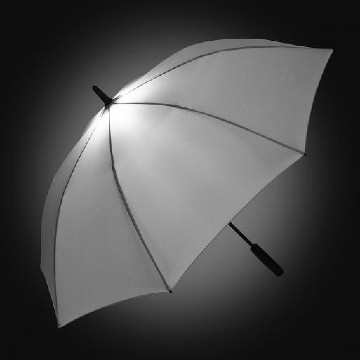 Fehér esernyő, belül világítós
